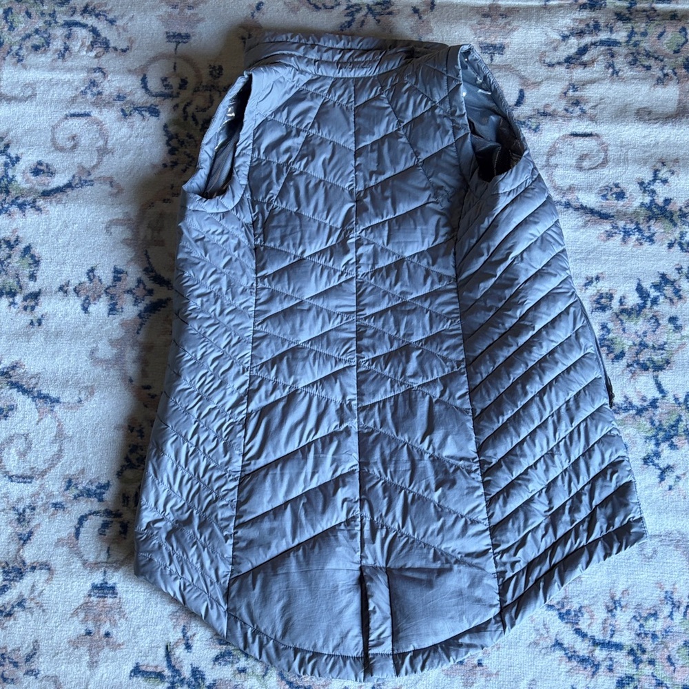 Columbia Women's Quilted Gray Vest - Picture 5 of 5